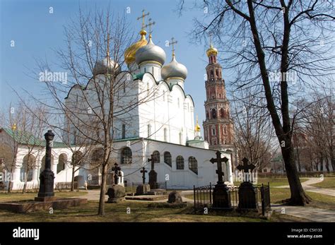 Il Monastero di Novodevichy: Un gioiello architettonico immerso nella storia russa!