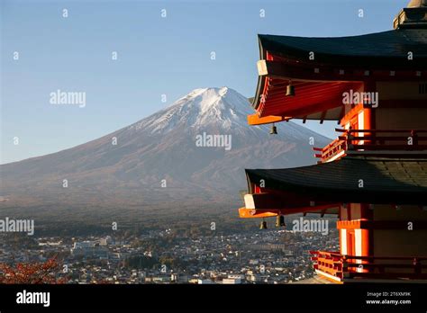 Il Fujiyoshida K'Yakushou: Un Tempio Secolare con Vista mozzafiato sul Monte Fuji!