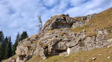  Il Mausoleo di Wangling: Tesoro storico nascosto e splendore architettonico imperdibile!