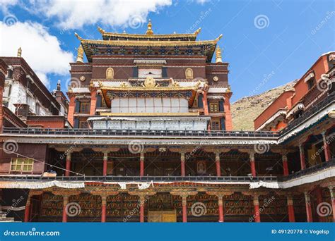 Il Monastero di Tashilhunpo: Un gioiello tibetano ricco di storia e spiritualità!