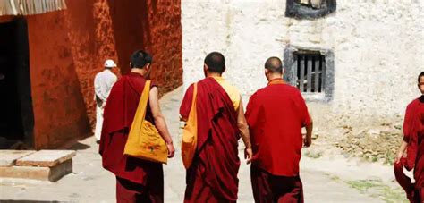  Il Monastero di Tashilhunpo: Un Gioiello Spirituale Tra le Montagne Himalayane!