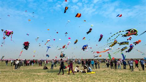 Il Parco delle Kite di Weifang: Un volo di colori nel cielo cinese!