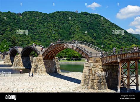 Il Ponte Kintai: Un capolavoro di architettura giapponese che sfida il tempo!