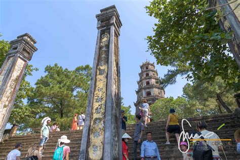 Il Tempio di Thien Mu: Un gioiello architettonico con vista mozzafiato sul fiume Perfume!