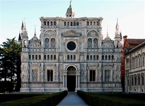 La Certosa di Pavia: Un Monastero Rinascimentale Incastonato in un Paradiso Verde!