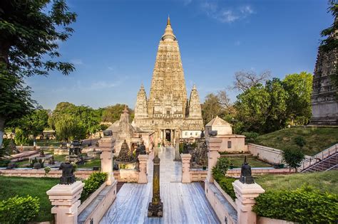   La Pagoda del Re Bianco: Un antico gioiello di architettura buddista!