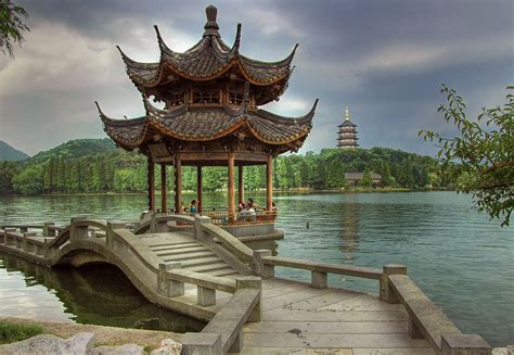   La Pagoda di Yongfu: Una struttura millenaria che sfida il tempo e i selfie!