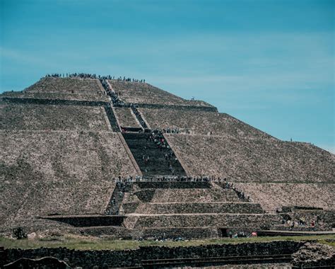  La Zona Arqueológica de Teotihuacan: Una Viaggio Misterioso nel Passato Messicano!