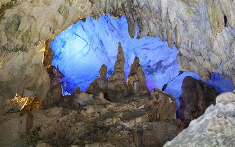 Le Grotte di Hongshan: Un tesoro geologico nascosto tra le montagne!