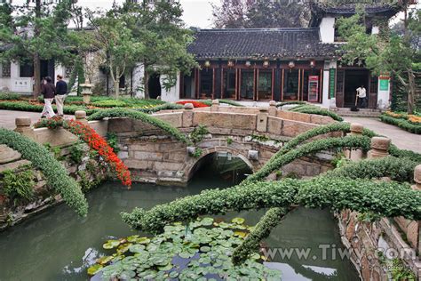 L'Immenso Splendore dell'Antico Canale di Xihui: Una Passeggiata Tra Storia e Natura!