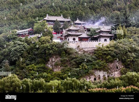 I Templi di Xiangshan: Un viaggio spirituale tra storia e natura!