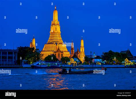 Wat Arun: Splendido Tempio al Lungo del Fiume Chao Phraya!