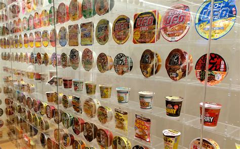  Il Yokohama Cup Noodle Museum: Un tuffo nostalgico nel mondo della noodles e una divertente esperienza culinaria!